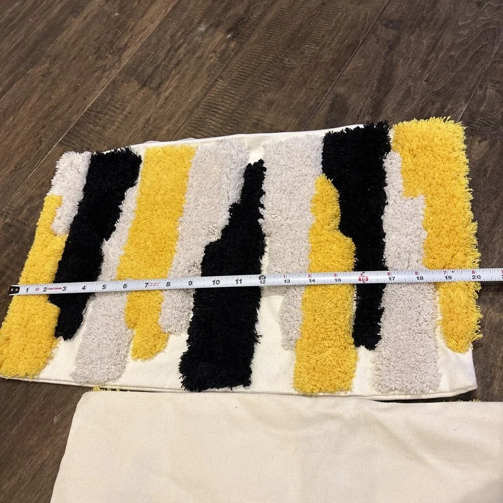 The Unbranded Brand tufted throw